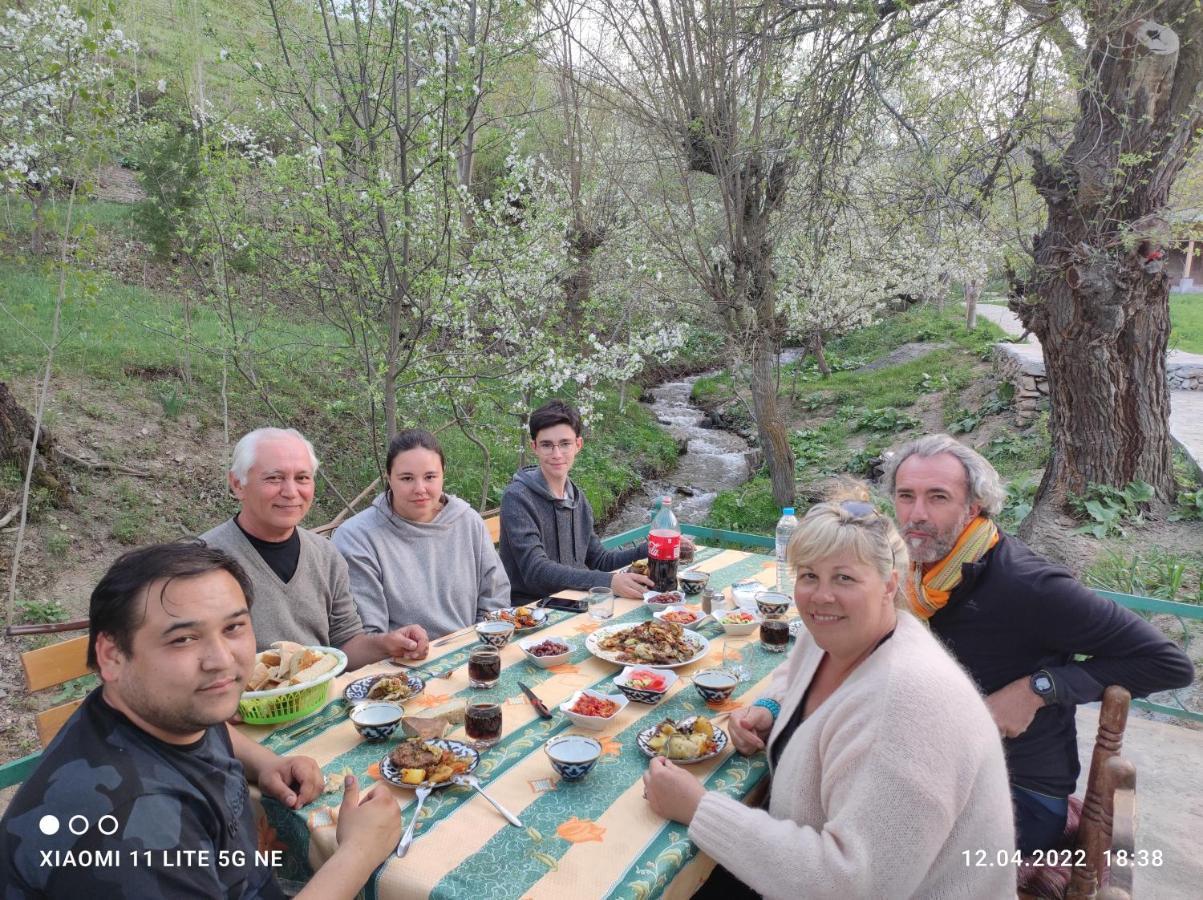 Hayat Guesthouse Nuratau Mountains Yukary-Ukhum 外观 照片
